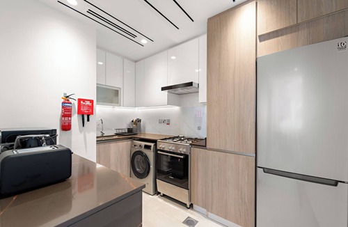 Jumeirah Lake Towers Apartment | Sleek & Stylish 1BR w Gym & Pool, 10 MIN JBR Beach