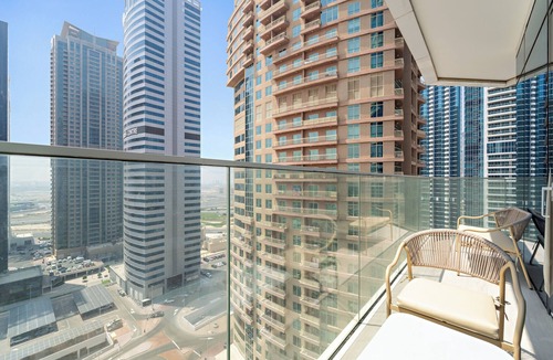 Jumeirah Lake Towers Apartment | Sleek & Stylish 1BR w Gym & Pool, 10 MIN JBR Beach