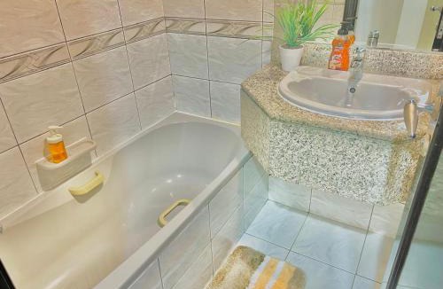 Dubai Apartment | Sleep 6 Mina Road
