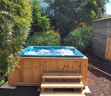 Caesarea Villa | Sleeps 12 Family Villa By The Sea W Jacuzzi & Pool