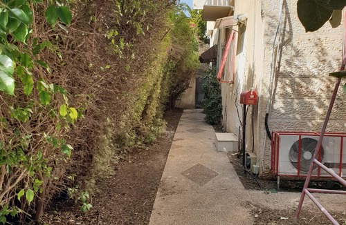 Kiryat Bialik Apartment | Sleeps 8-Cozy and Spacious Ground Floor, 2 apts connected. 4 bedrooms, 3 baths