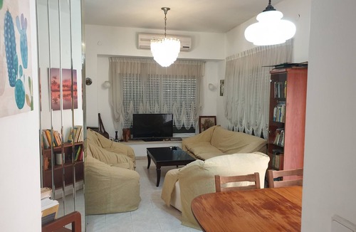 Kiryat Bialik Apartment | Sleeps 8-Cozy and Spacious Ground Floor, 2 apts connected. 4 bedrooms, 3 baths