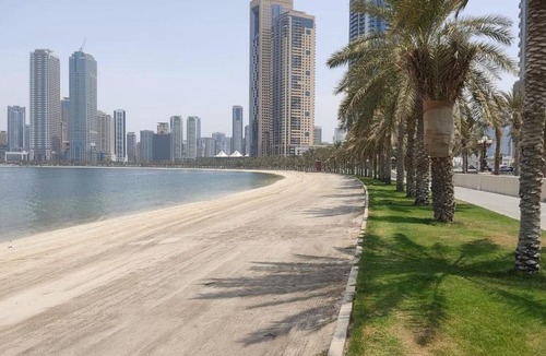 Al Khan Apartment | Smart Home Vacation Home- AYLA