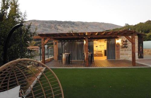 Majdal al-Shams Cabin | snowflake.golan