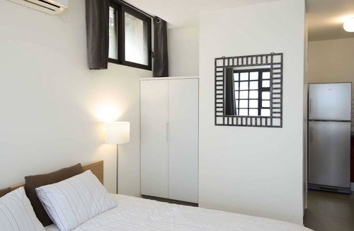Mamilla Apartment | Sokolov Studio - Studio Apartment, Sleeps 2