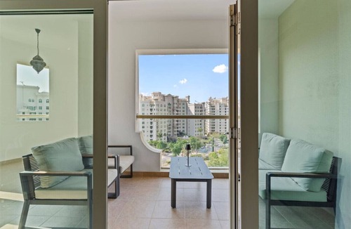 Palm Jumeirah Apartment | Sophisticated 3 Bed Palm Jumeirah w Beach Access