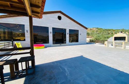 Suwailih Ski Chalet | Souf view