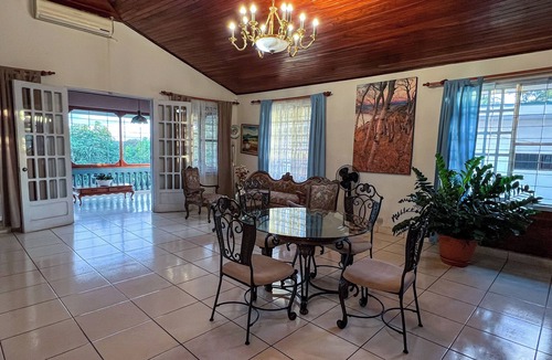 Daniel Flores Cottage | Spacious mountain view house in Perez Zeledón