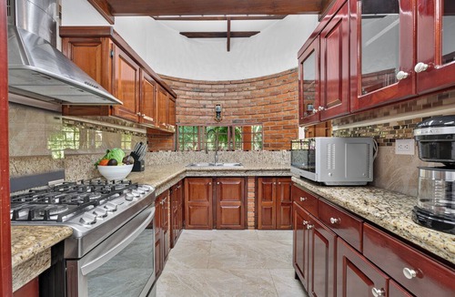 Naranjito House | Spacious 4-bedroom house with private pool and AC
