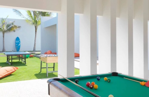 Salalah Hotel | Spacious 2BR Seafront Accommodation! Outdoor Swimming Pool and Spa Center!