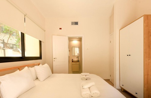 Tel Aviv City Center Apartment | Spacious 3-Bedroom Apartment near Beach - Ideal for Families