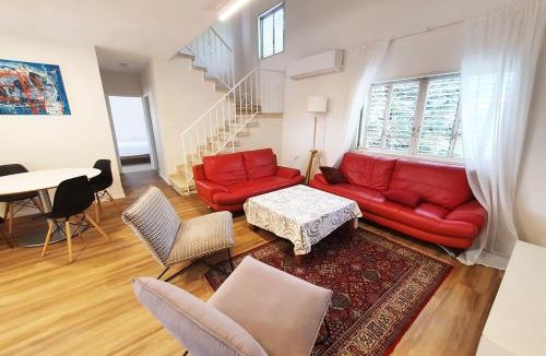 Ra'ananna Apartment | Spacious 3BD Penthouse with Rooftop & Parking