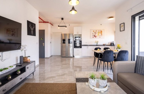 Haifa Apartment | Spacious 3BR Apartment Near Baháʼí Gardens - Haifa