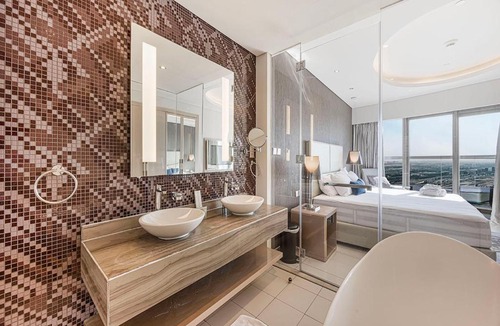 Business Bay Apartment | Spacious 3BR in Paramount Tower Luxury Living
