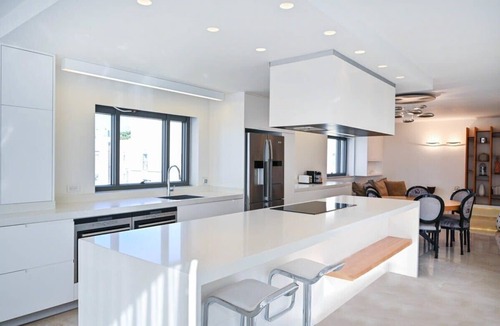 Tel Aviv City Center Apartment | Spacious 3BR Penthouse with Pool by HolyGuest