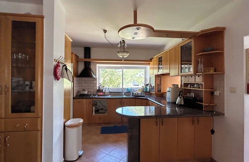 Rosh Pinna House | Spacious 5-bedroom kosher country home in the heart of the north district.