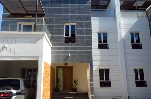 Muscat Villa | Spacious 5-bedroom villa Near the Beach,Close to airport with WiFi, AC in Muscat