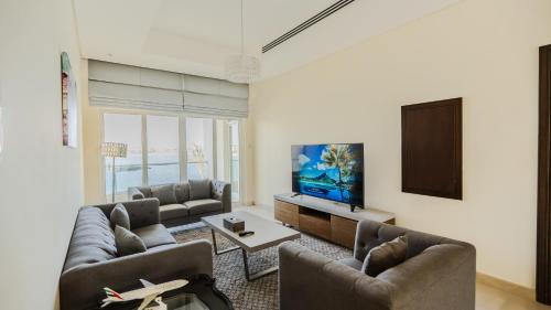 Mina Al Arab Apartment | Spacious 5BHK Villa with Private Pool and Beach