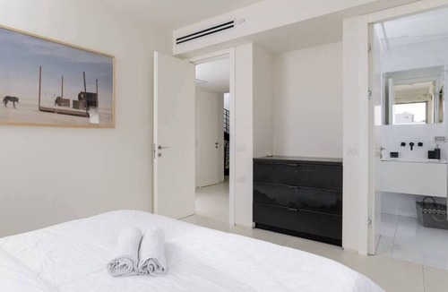 Kerem HaTeimanim Apartment | Spacious 5BR Penthouse Sea views by Holyguest