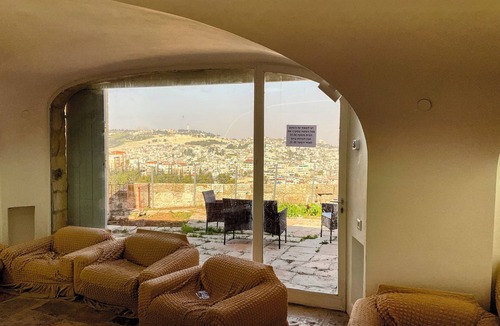 Jerusalem Villa | Spacious 9-bedroom villa in soothing Jerusalem with AC