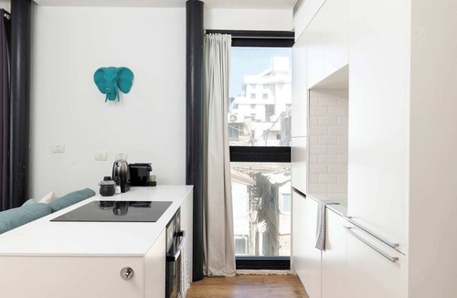 Kerem HaTeimanim Apartment | Spacious Family Paradise, Just 200m to the Beach!