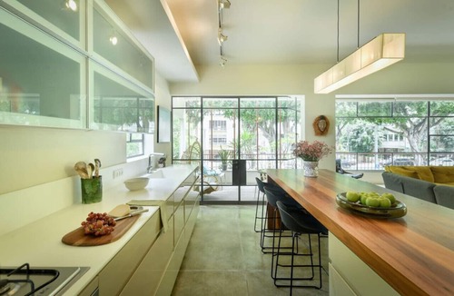 Tel Aviv City Center Apartment | Spacious & Green 3BR Apt w Balcony in City Center