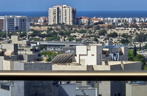 Holon Apartment | Spacious & Luxurious 5BR in Holon w/AC, Wi-Fi, Veranda, Parking, Near Tel Aviv