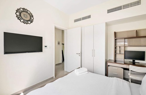 Dubai Apartment | Spacious & Private Townhome | 5 mins drive to Al Maktoum Airport