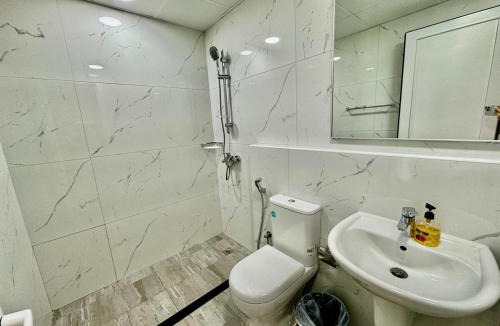 Bur Dubai Apartment | Spacious unit with a terrace