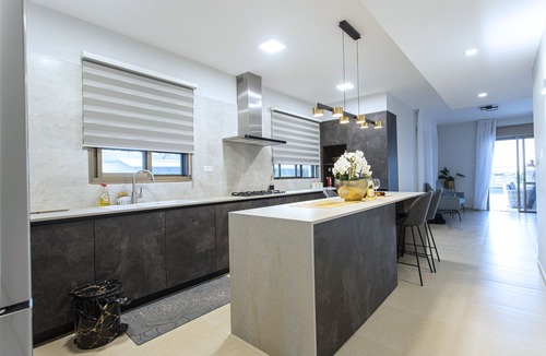 Rehovot Apartment | Spectacular Penthouse with Huge Front & Rear Rooftops.