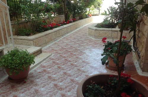 Jerusalem Apartment | Splendid studio WIFI A/C garden terrace