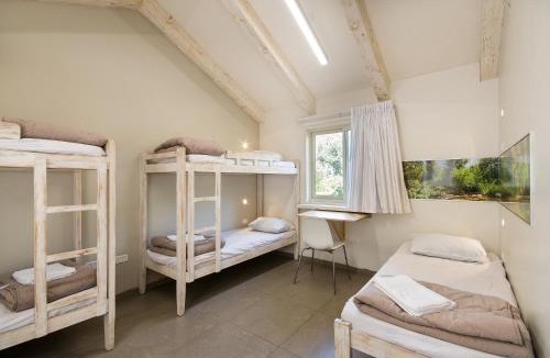 Bruchim Qela' Alon Hostel | SPNI Hermon Field School