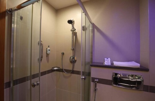 Garhoud House | Standard Room Near Dubai Airport Terminal 3