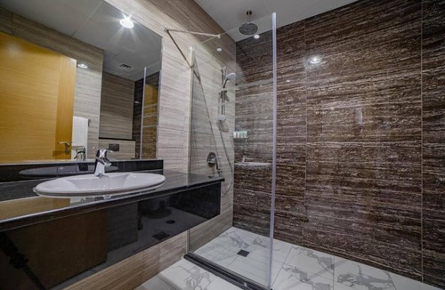 Al-Fujairah Apartment | Standard Room Near National Supermarket