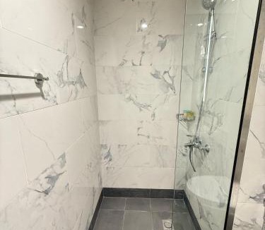 Dubai Apartment | StoneTree - Cozy and Modern 1 BR