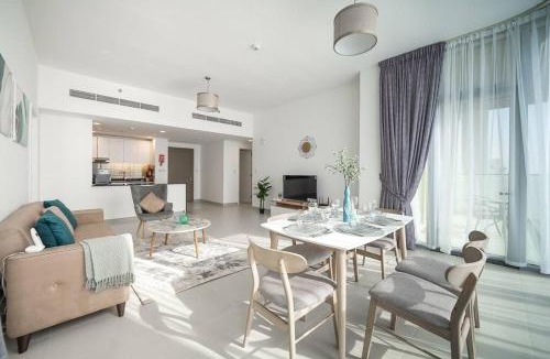 Dubai Apartment | StoneTree - Furnished 2BR with floor-to-ceiling window
