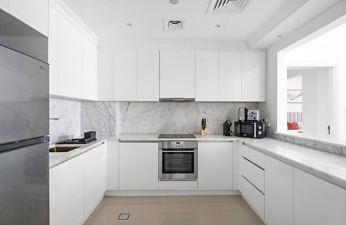 Palm Jumeirah Apartment | StoneTree - Luxury 1 BR - Beach Access