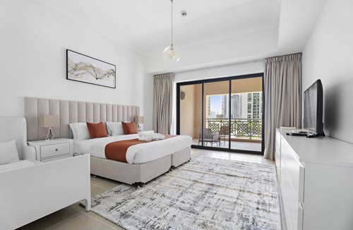 Palm Jumeirah Apartment | StoneTree - Luxury 1 BR - Beach Access
