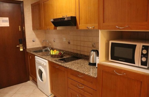 Al Mankhool House | Studio Apartment Near by Day To Day Al Karama