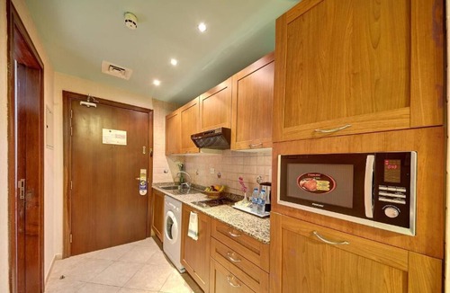 Al Mankhool House | Studio Apartment Near by Day To Day Al Karama