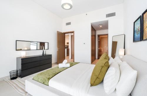 Al Wasl Apartment | Stunning 1BR Canal Front Residence near Downtown