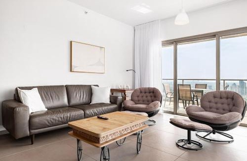Netanya Apartment | Stunning 4BR Penthouse with Balcony & Sea Views