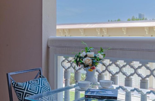 Palm Jumeirah Apartment | Stunning Apartment with pool and amazing view