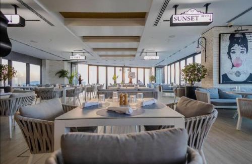 Trade Center Apartment | Stunning Burj Khalifa View 5 Star Hotel Amenities