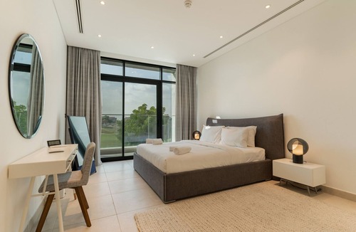Dubai Villa | Stunning Golf Course View - 4 BR Townhouse at JGE