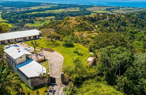 Jaco House | Stunning ocean view home with terrace, pool & full kitchen/WiFi !