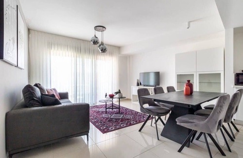 Kiryat HaLeom Apartment | Stylish 1 Bedrooms Parking At City Gate
