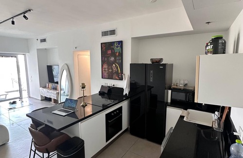 Tel Aviv Apartment | Stylish 2BR | Pool · Parking · Balcony · Azrieli Tel Aviv
