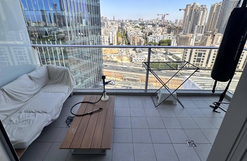 Tel Aviv Apartment | Stylish 2BR | Pool · Parking · Balcony · Azrieli Tel Aviv