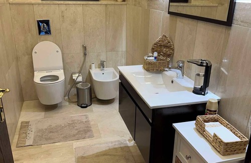 Amman Apartment | Stylish 3-Bedroom Retreat, Modern Furnishings & Fully Equipped